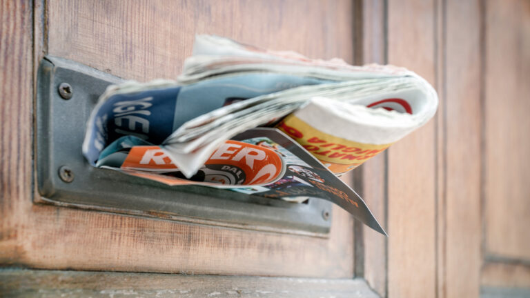 How print advertising can complement your online marketing strategy