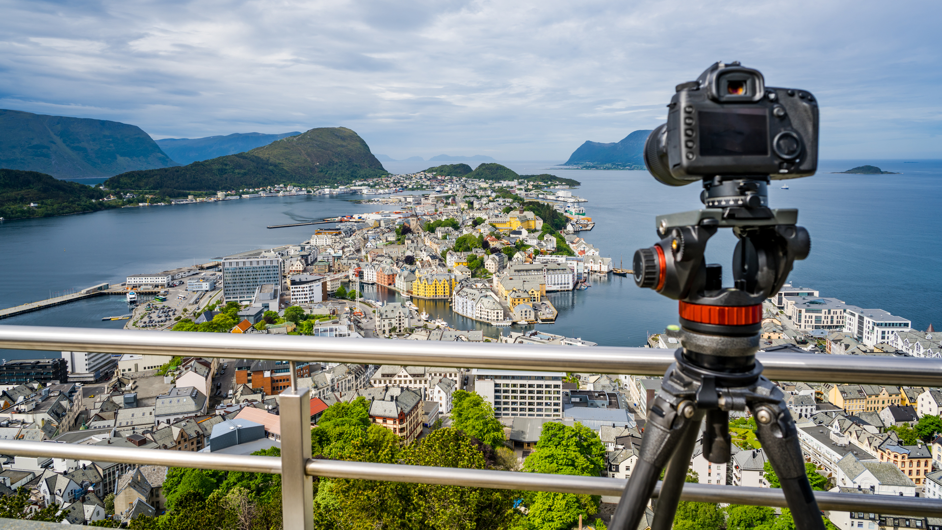 Studio vs. On Location: Which is the Right Choice for Your Business Video?